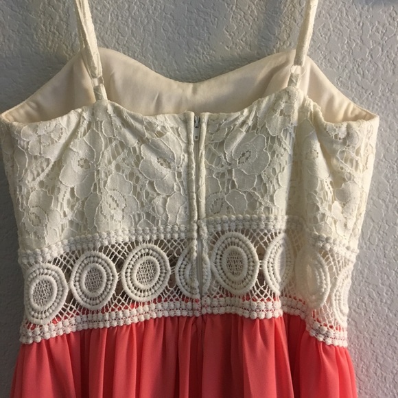 Salmon & White Lace Dress - Picture 3 of 5